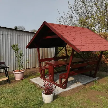 Karolina Appartman 巴拉顿凯赖斯图尔