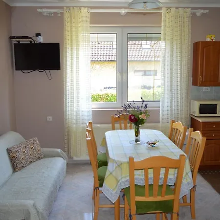 Karolina Appartman Apartment Balatonkeresztur