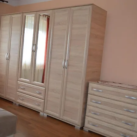 Karolina Appartman *