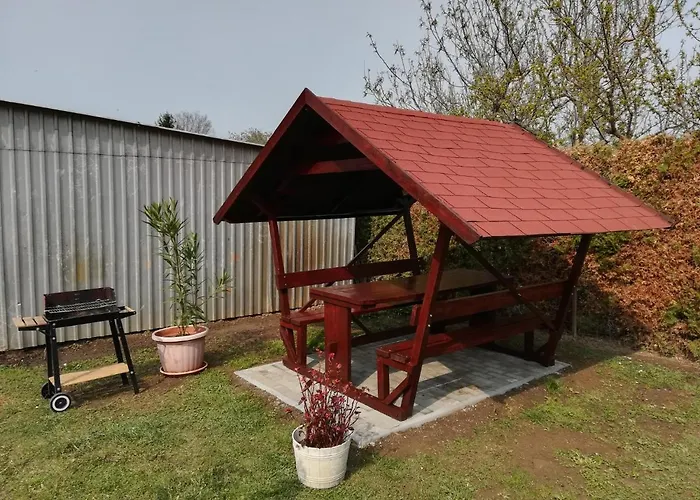 Karolina Appartman 巴拉顿凯赖斯图尔