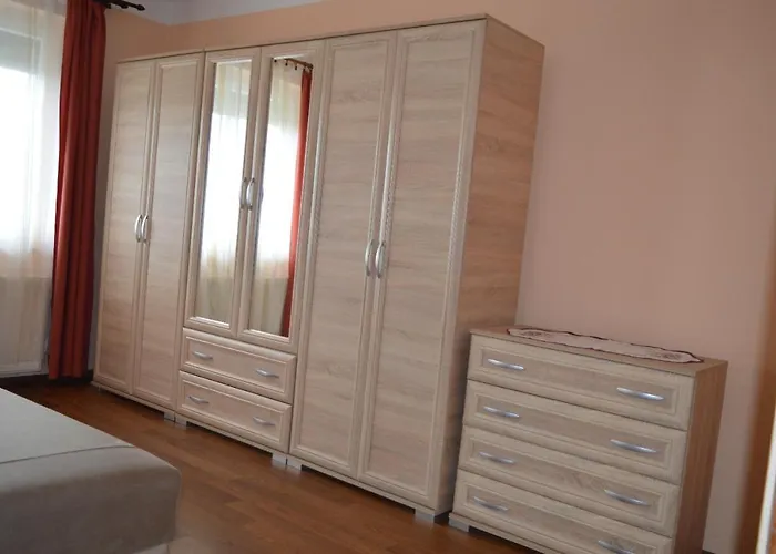 Karolina Appartman *